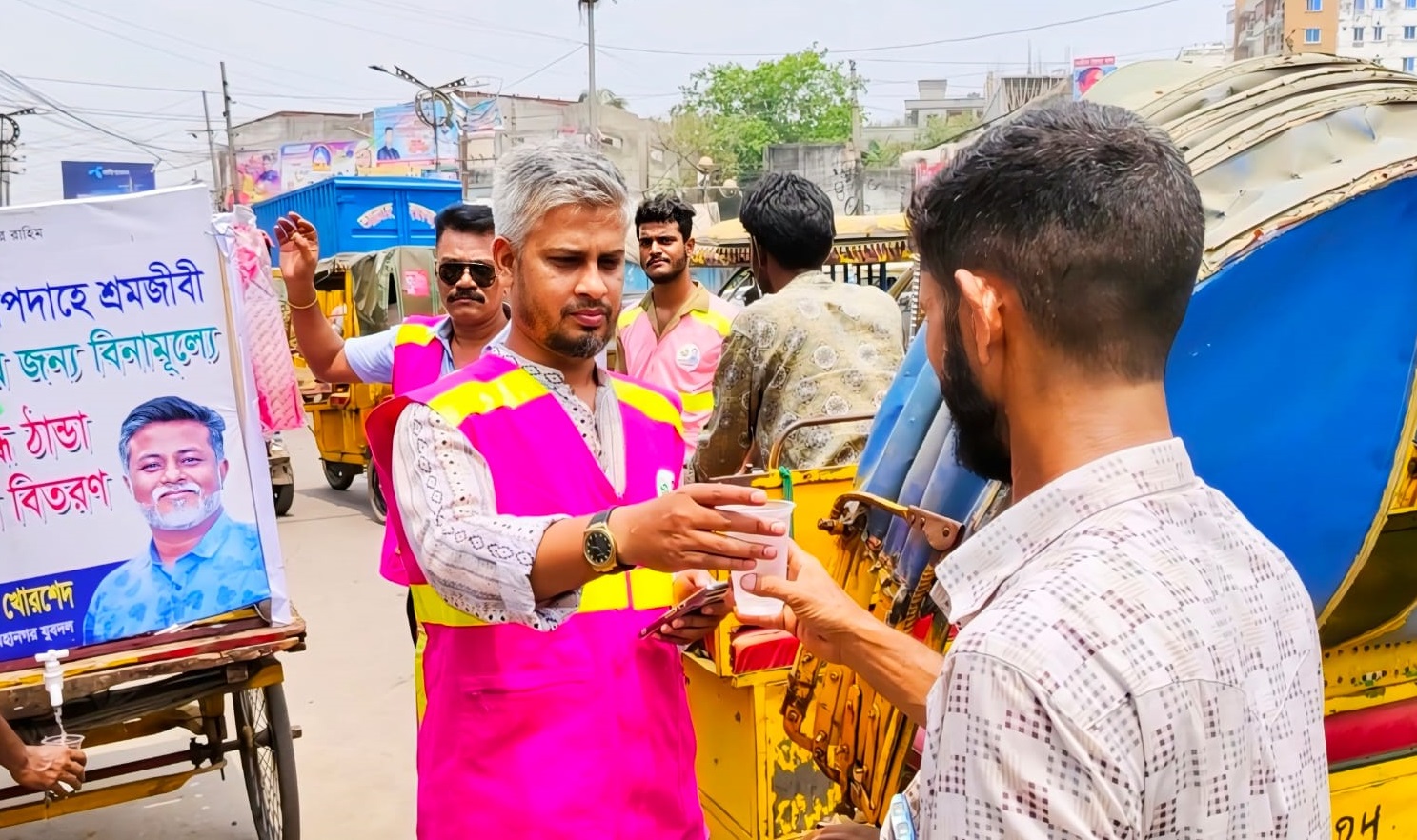 তাপদাহে নগরবাসীর কস্ট লাঘবে টিম খোরশেদ