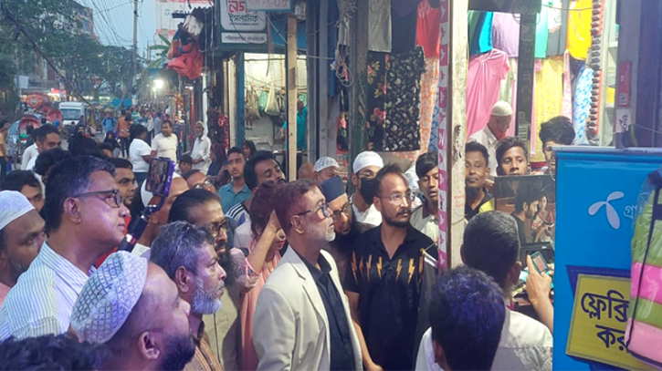 প্রকৃত হকারদের পুনর্বাসনের ঘোষণা দিলেন নাসিক প্রশাসক