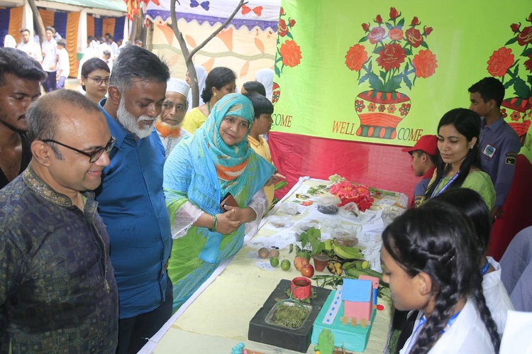 বেগম রোকেয়া স্কুলে বিজ্ঞান মেলা অনুষ্ঠিত