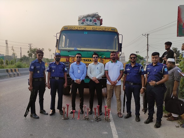 শব্দ দূষণ বন্ধে নারায়ণগঞ্জে অভিযান, ৪ যানবাহনকে জরিমানা